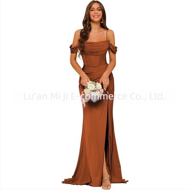 Sellő-stílusú esti ruha, ujjatlan, hosszú, magas derékvonalú, poliéészter anyag 30-50%