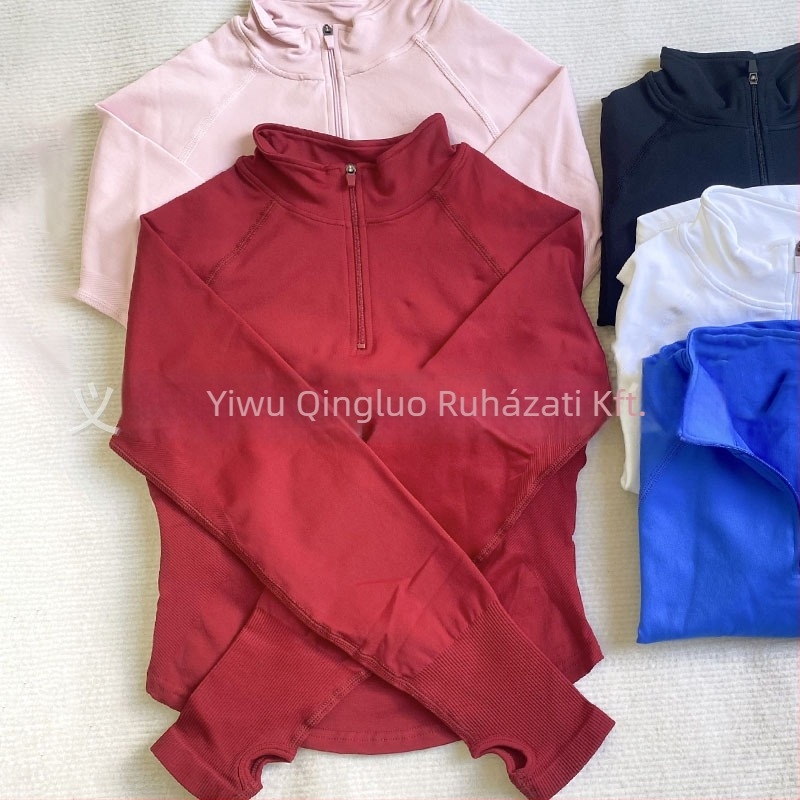 Jóga dzseki hosszú ujjú, szoros szabású, derékig érő hossz, fél zip és álló gallér, nedvesség-elvezető anyag nylon-spandex