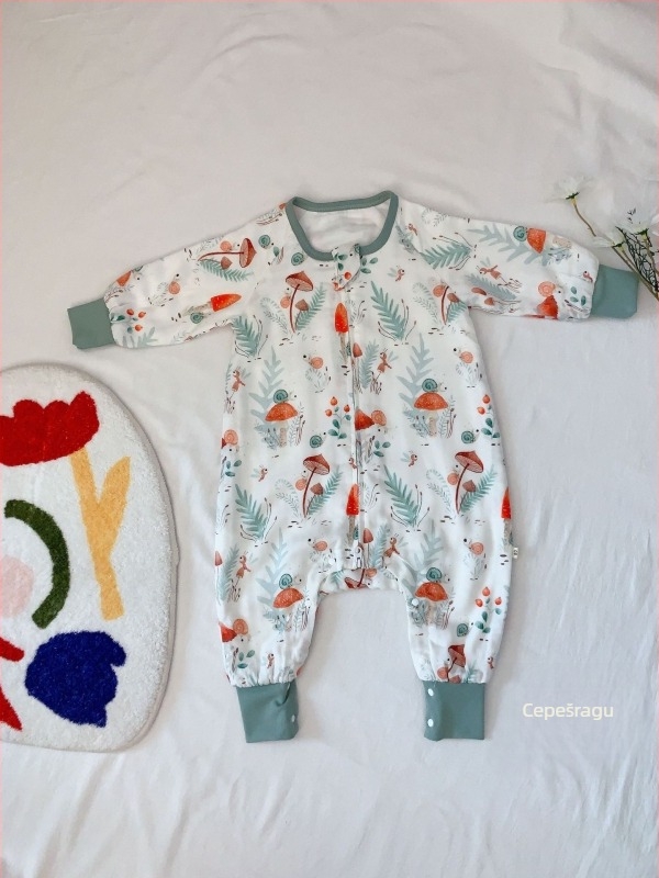 Baba őszi-téli négy réteg bambusz rostból készült alvózsák, osztott lábakkal, védelem a rúgások ellen, töltet pamuttal