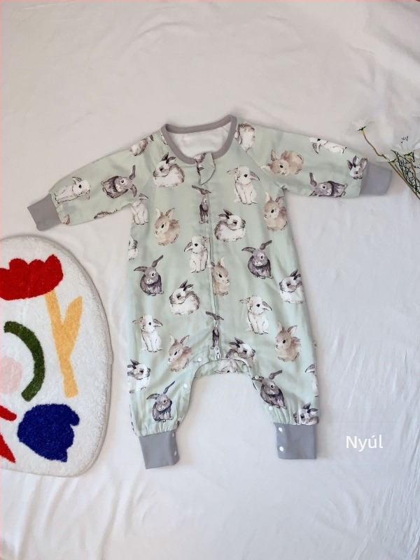 Baba őszi-téli négy réteg bambusz rostból készült alvózsák, osztott lábakkal, védelem a rúgások ellen, töltet pamuttal