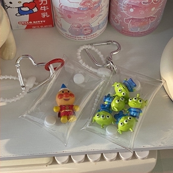 Bald Superman kulcstartó, eredeti dizájn; forma: kulcstartó; anyag: műanyag/gyanta; megjelenés: 2024 tavasza.