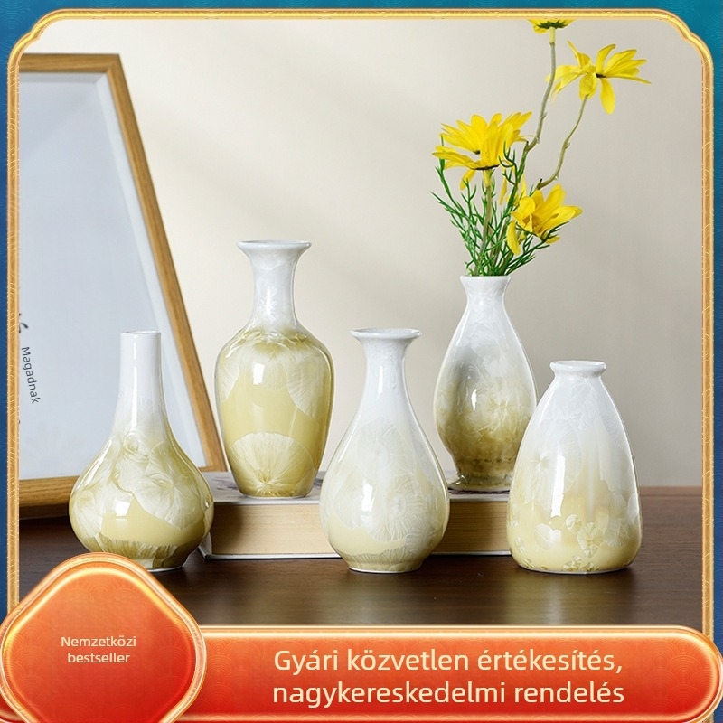 Glazúrral rendelkező kerámia váza – modern minimalist stílus, ideális nappali hidroponikus díszítéshez.