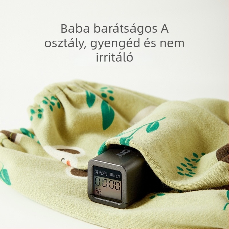 Baba karvédő felső 100% pamutból — szennyeződés elleni, reliefes karikatúra minta, uniszex, 0–8 éveseknek