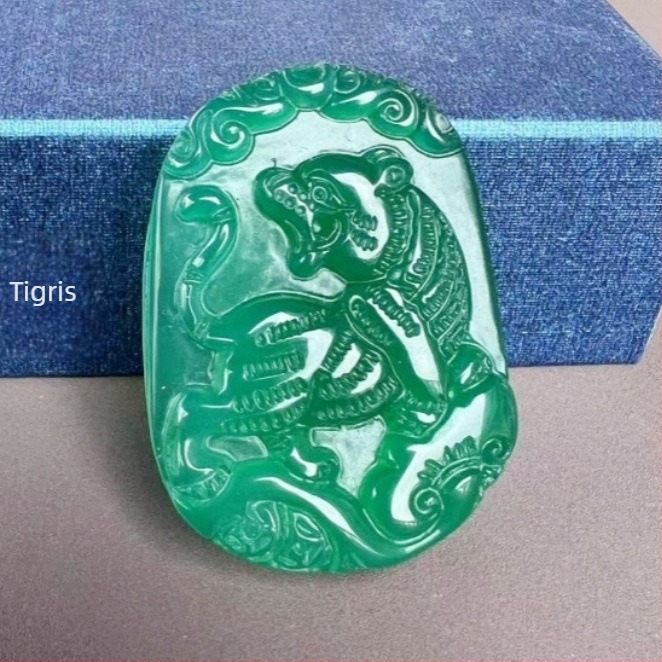 Állat alakú chalcedon achát függő dísz, gravírozva és polírozva, modern minimál stílus, tizenkét zodiákus jel