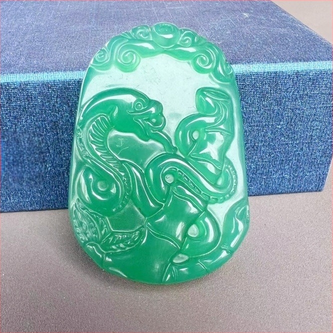 Állat alakú chalcedon achát függő dísz, gravírozva és polírozva, modern minimál stílus, tizenkét zodiákus jel