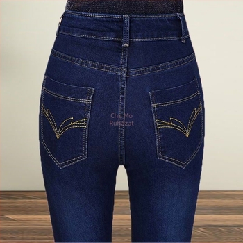 Női farmerok, egyenes szárú, magas derekú, rugalmas, karcsúsító fazon (denim pamut; vastagabb szövet; 2025 tavasz)