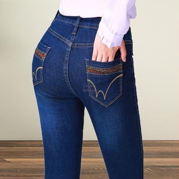 Női farmerok, egyenes szárú, magas derekú, rugalmas, karcsúsító fazon (denim pamut; vastagabb szövet; 2025 tavasz)