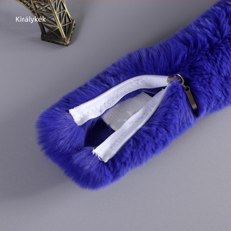 Plüss kézitáska pánt műbőrhatású, cipzárral és fém lánccal, vállon vagy crossbody stílusban