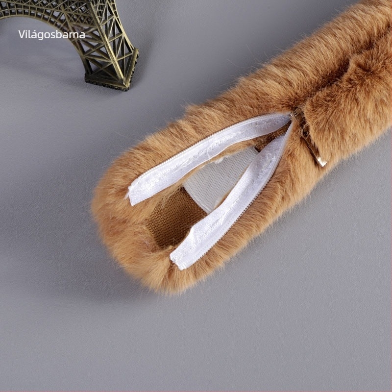 Plüss kézitáska pánt műbőrhatású, cipzárral és fém lánccal, vállon vagy crossbody stílusban