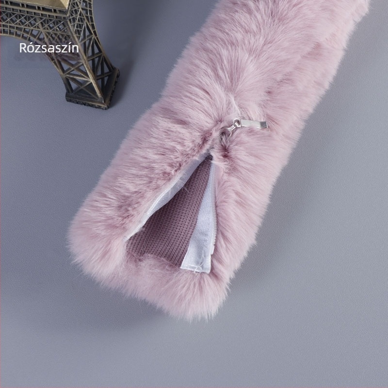 Plüss kézitáska pánt műbőrhatású, cipzárral és fém lánccal, vállon vagy crossbody stílusban