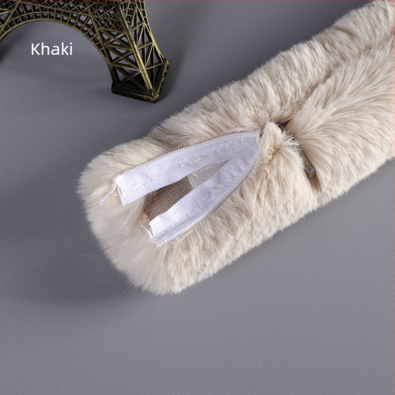 Plüss kézitáska pánt műbőrhatású, cipzárral és fém lánccal, vállon vagy crossbody stílusban