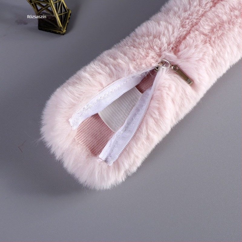 Plüss kézitáska pánt műbőrhatású, cipzárral és fém lánccal, vállon vagy crossbody stílusban