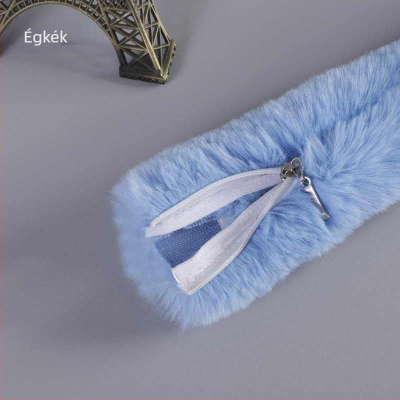 Plüss kézitáska pánt műbőrhatású, cipzárral és fém lánccal, vállon vagy crossbody stílusban