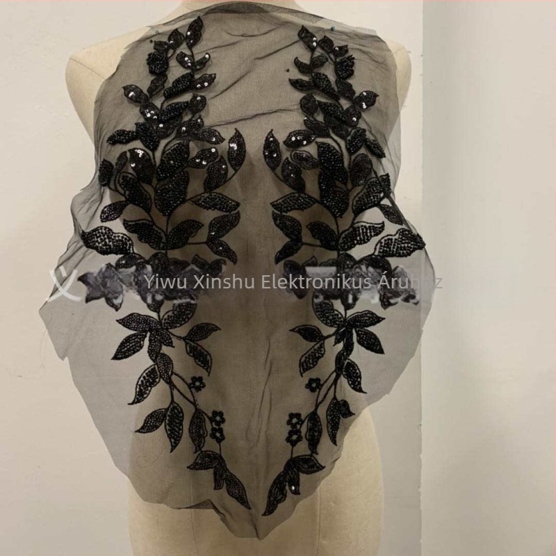 3D gyöngyhímzéses csipke applikáció ruházathoz – anyagok: gyöngycső hímzés, üveggolyó-gyöngyök, háló, hímzőfonal; márka Xin Shu; alkalmas nők ruházatára és esküvői ruhára; felhasználás: Hanfu, ruhák, partyruha; folyamat: gyöngyhímzés