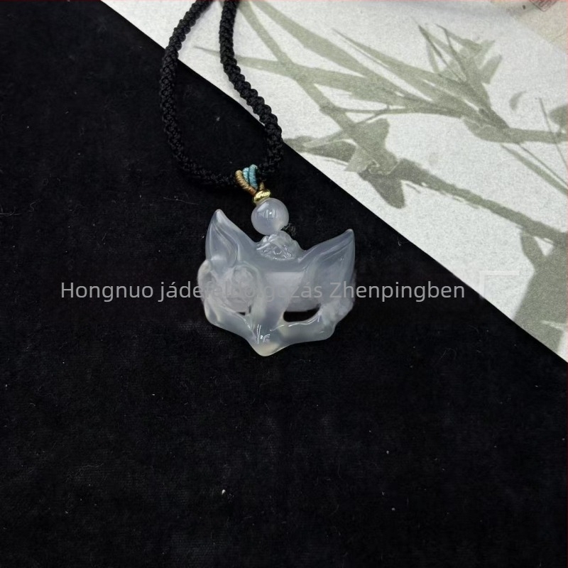Farkasmaszkos medálos karkötő chalcedonból, természetes chalcedon, kör alakú gyöngyök, polírozott felület, Si2 tisztaság