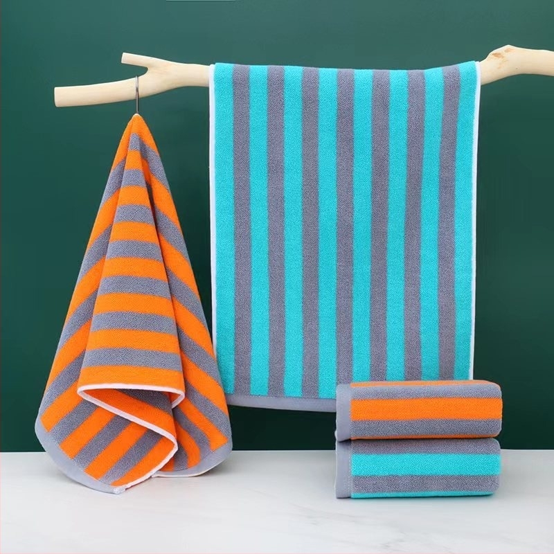 Soft Card pamut törölközőkészlet | Anyag: 100% pamut; Szál: 32s; Szövés: Jacquard; Tömeg: 120–140 g