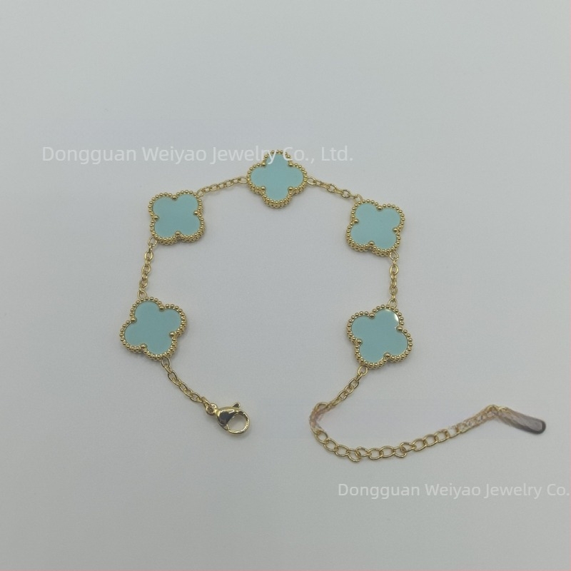 Titánacélból készült, két oldalú négylevelű lóhere karkötő, finom kidolgozásban, könnyed luxus, női divat ékszer, hosszan megőrzi a színét