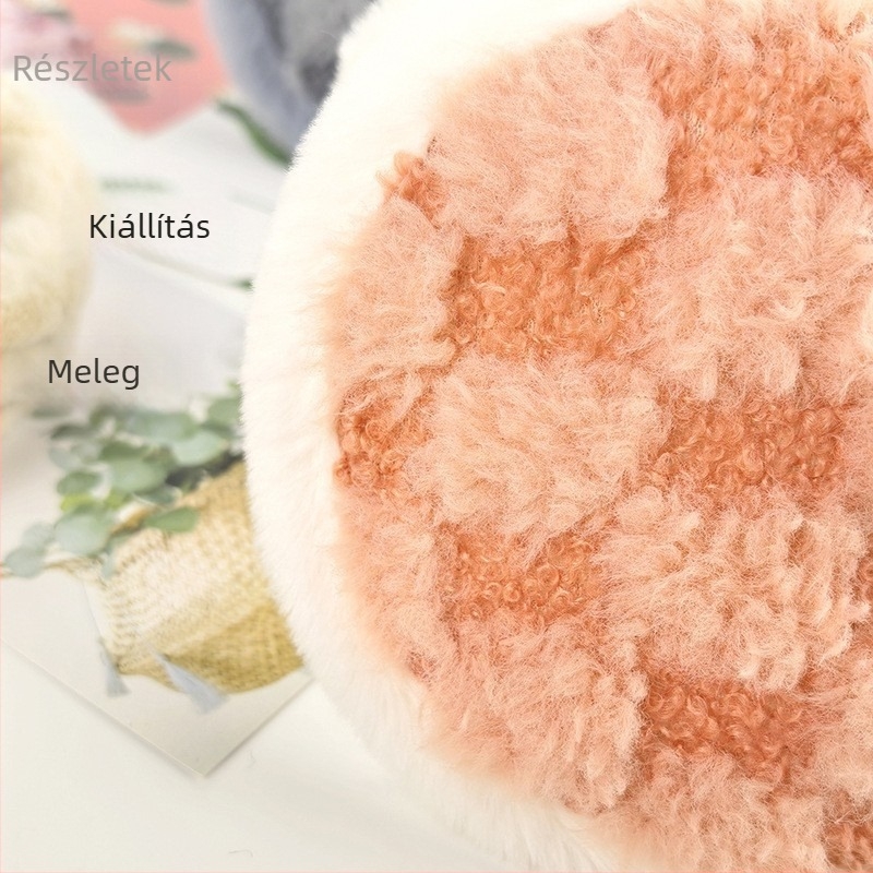 Téli fülmelegítő plüss anyagból, velúr bélés, vastagodott párnázás, rácsos mintázat, hátsó rögzítés (Anyag: plüss; Belső rész: velúr; Vastagság: vastagodott; Minta: rácsos; Stílus: hátsó rögzítés)