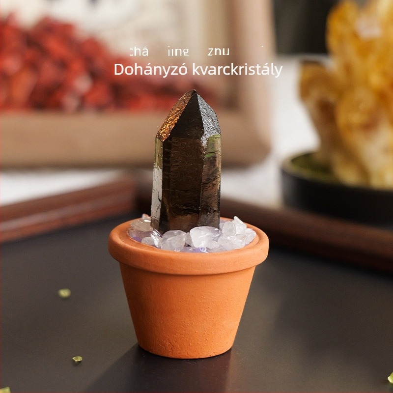 Nyers kristálykő autódísz és asztali mini táj kerámiaedényben – modern minimalista stílus