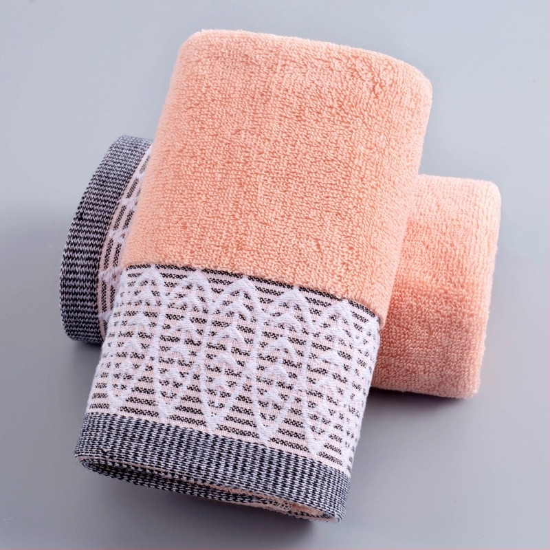 Jacquard pamut arc-törölköző ajándékcsomag logóval, 100–120 g; 32 szálú fonal; jacquard szövés; 100% pamut