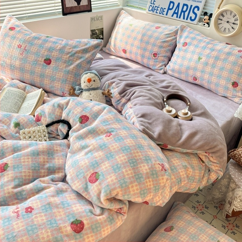 Őszi–téli tejbársony négyrészes ágyneműkészlet, vastag kétoldalas flanellel, paplanhuzattal és korall bársony ágyneműhuzattal