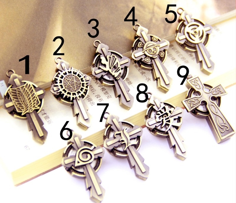 Kulcstartó mini zsebórával, rajzolt stílus, kvarcos mozgás, fém tokozás, analóg kijelző, üveg kristály