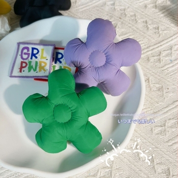 Textil kiegészítők: ötpetálos virág textilből, pamut töltettel — DIY brooch gyerekruhákhoz, származás: Jinhua, 2023 tavasz