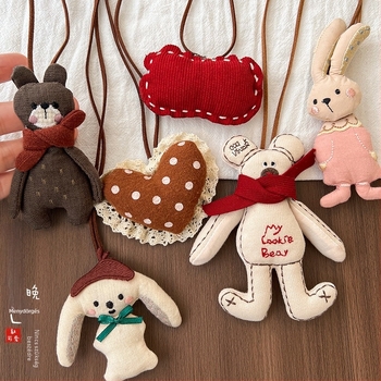 Gyerekeknek szóló nyaklánc 3D nyuszi karikaturával és kis alma medállal, textil medál, 11 cm-nél hosszabb kiegészítő lánc, 3–10 éveseknek