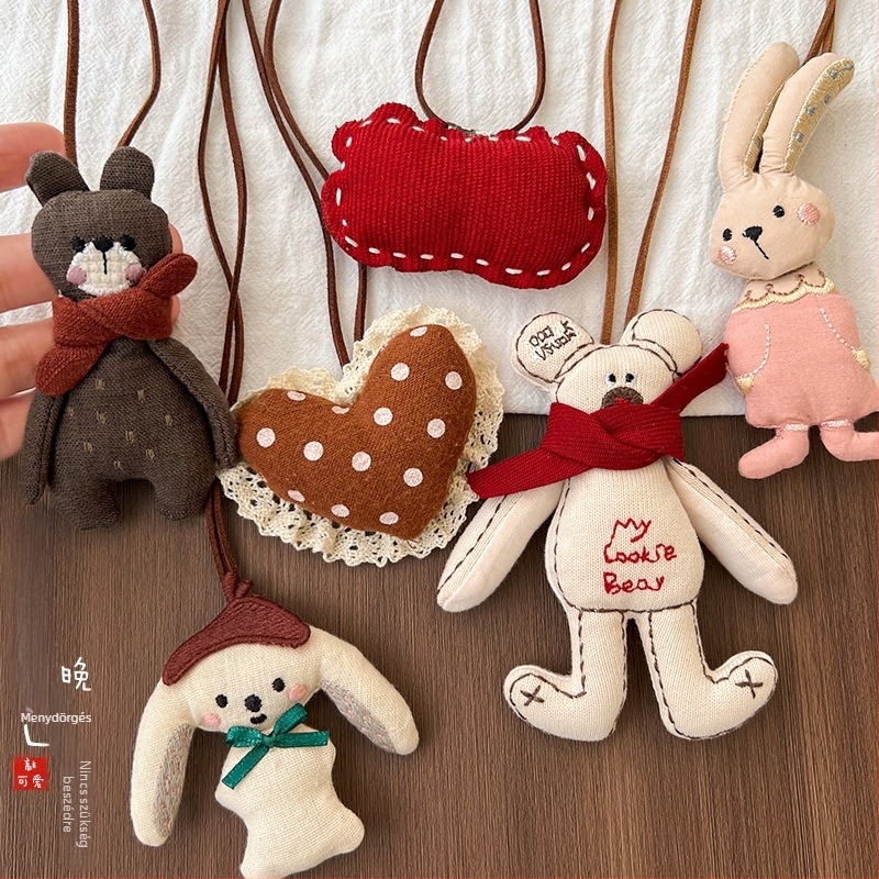 Gyerekeknek szóló nyaklánc 3D nyuszi karikaturával és kis alma medállal, textil medál, 11 cm-nél hosszabb kiegészítő lánc, 3–10 éveseknek