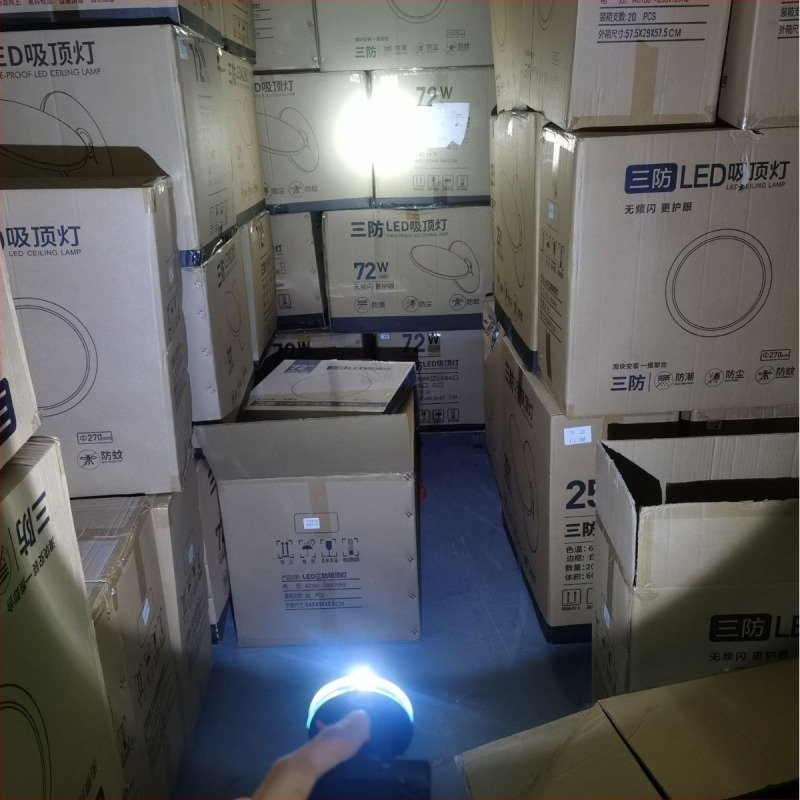 LED fejlámpa fejpánttal, újratölthető, üzemideje 8–9 óra, vízálló (45 g)