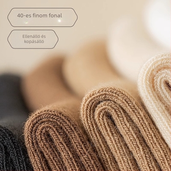 Férfi pamut zokni, középmagas szárú, csúszásmentes, izzadságot felszívó és szagtalanító hatású (90–95% pamut; középmagasságú szár; dupla tűs kötés)