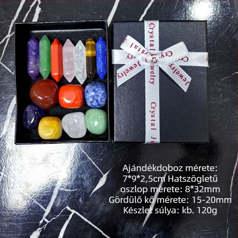 Természetes, többszínű kristályok hexagonális oszlopban, szív alakú kövekkel - ásványminta ajándékkészlet