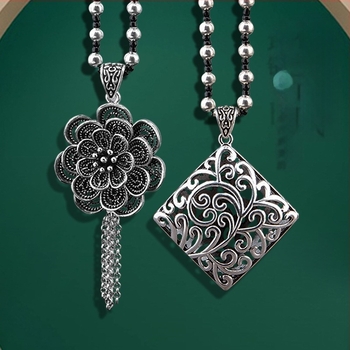 Ötvözetből készült pulóverlánc, hosszú nyaklánc bojtmedállal, retro etno stílus