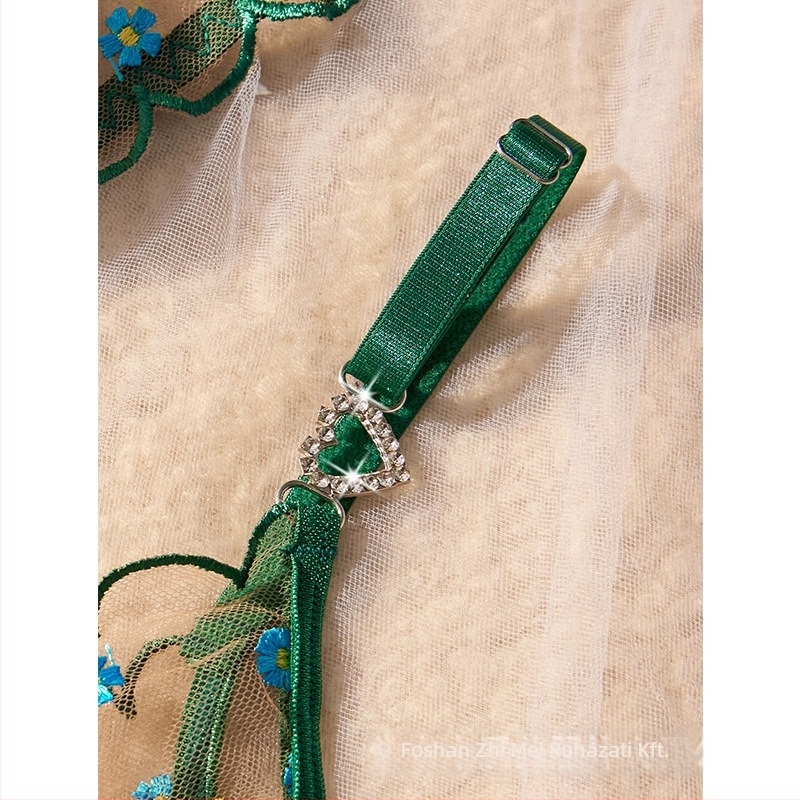 Francia stílusú csipkés melltartó készlet, kosár 3/4, merevítővel, formázatlan kosár, hátsó zárás, rögzített pántok