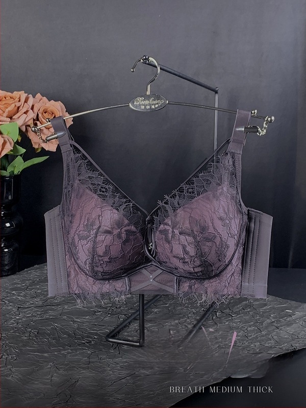3338 Drót nélküli csipkés push-up melltartó szett kis mellemhez, töltőanyag nélkül, összegyűjtő hatás, anti-sagging