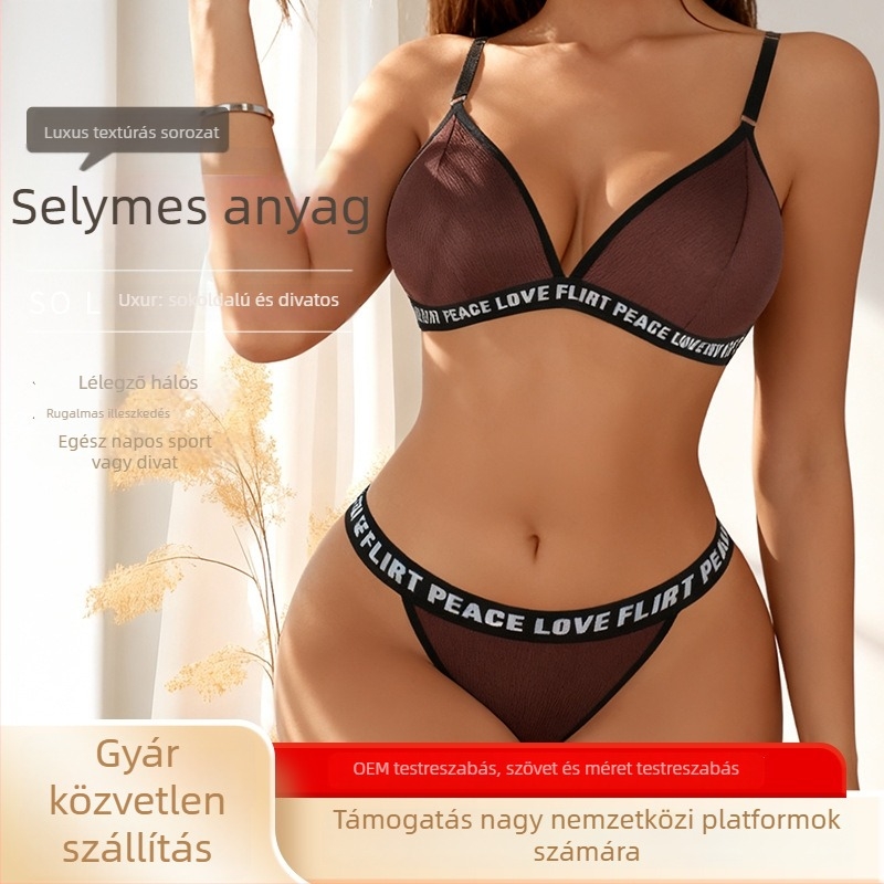 Drót nélküli push-up melltartó és alsónemű készlet kismellűeknek betűs mintával