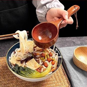 Japán stílusú fa kanál tésztához, minimalist design, egyszínű