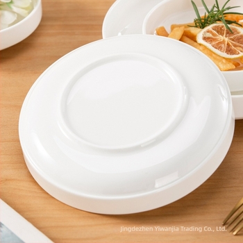 Csontporcelán tányér, kör alakú, több mint 45% csontpor, mikrohullámú sütőben használható, felület alatti glazúrral
