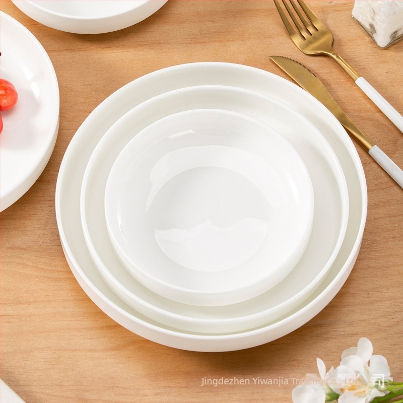 Csontporcelán tányér, kör alakú, több mint 45% csontpor, mikrohullámú sütőben használható, felület alatti glazúrral
