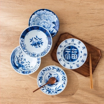 Lan Lin Tang porcelán kerek tányér virágmintával és underglaze
