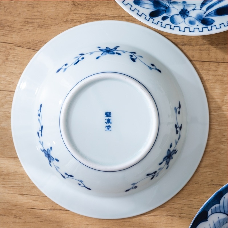 Lan Lin Tang porcelán kerek tányér virágmintával és underglaze