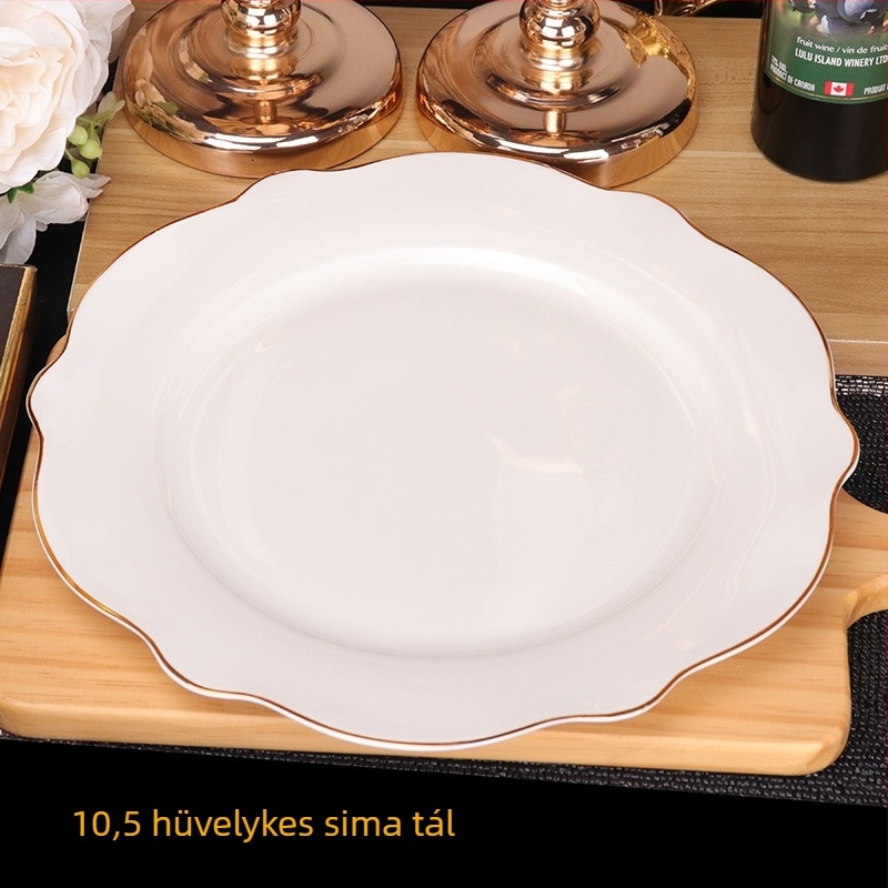 Csontporcelánból készült lapos tányér arany perimmel és lotusz formájú élekkel, modern minimalist dizájn, tészta és steak ételekhez