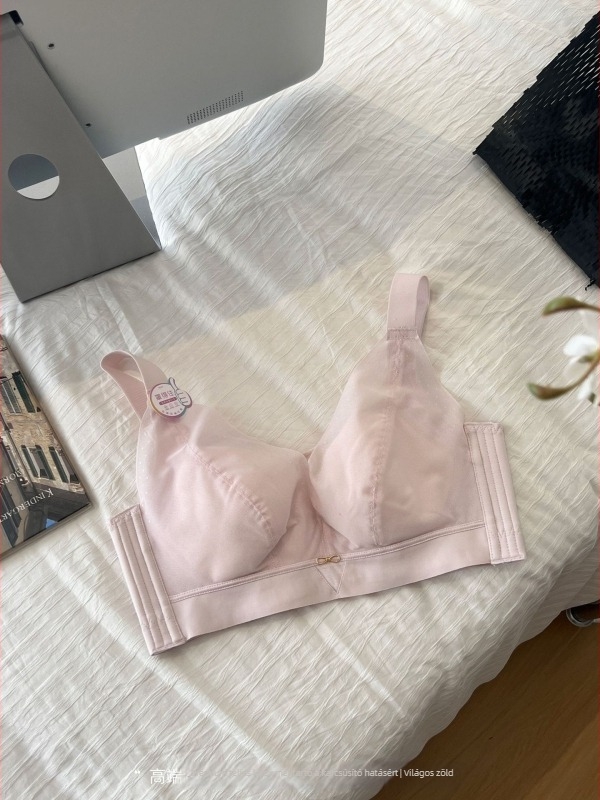Melltartó nylonból latex vékony formázott kosárral, 3/4 kosár, hátul négy sor kapoccsal, fix dupla vállpántok, Modal bélés 80–90%