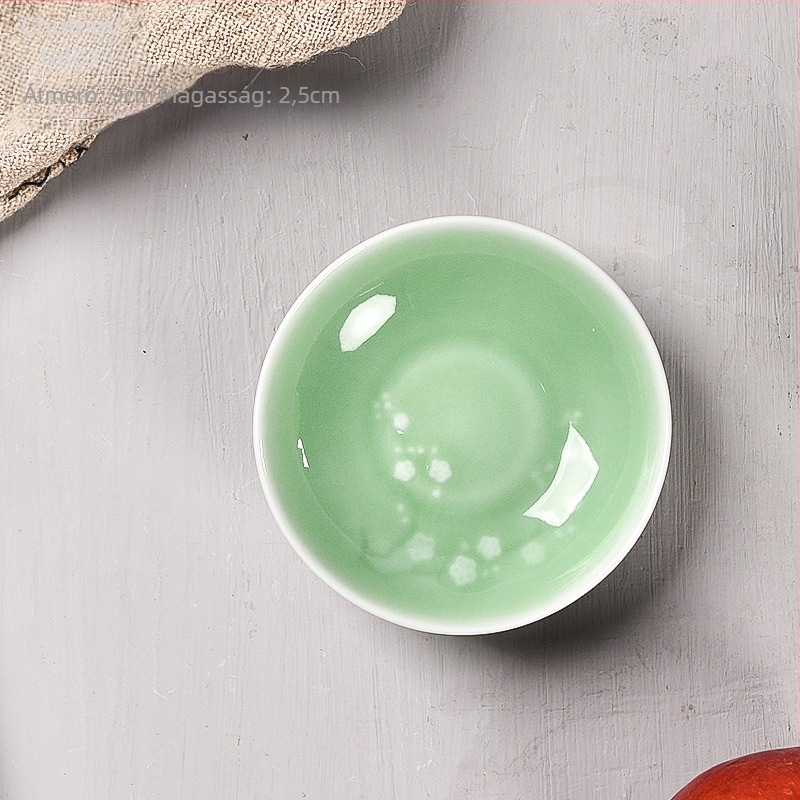 Celadon porcelán vacsora tál virágmintával, kör formájú, mikróban használható