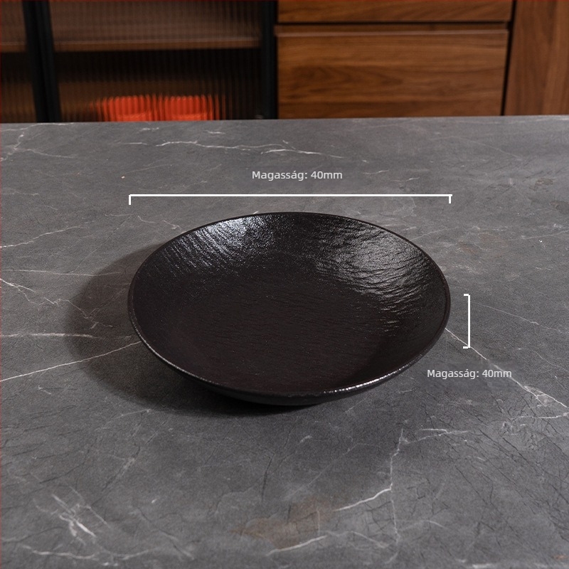 Porcelán lapos tányér – kerek alak, mikrohullámú sütőben használható, logónyomtatás elérhető, modern minimalista stílus