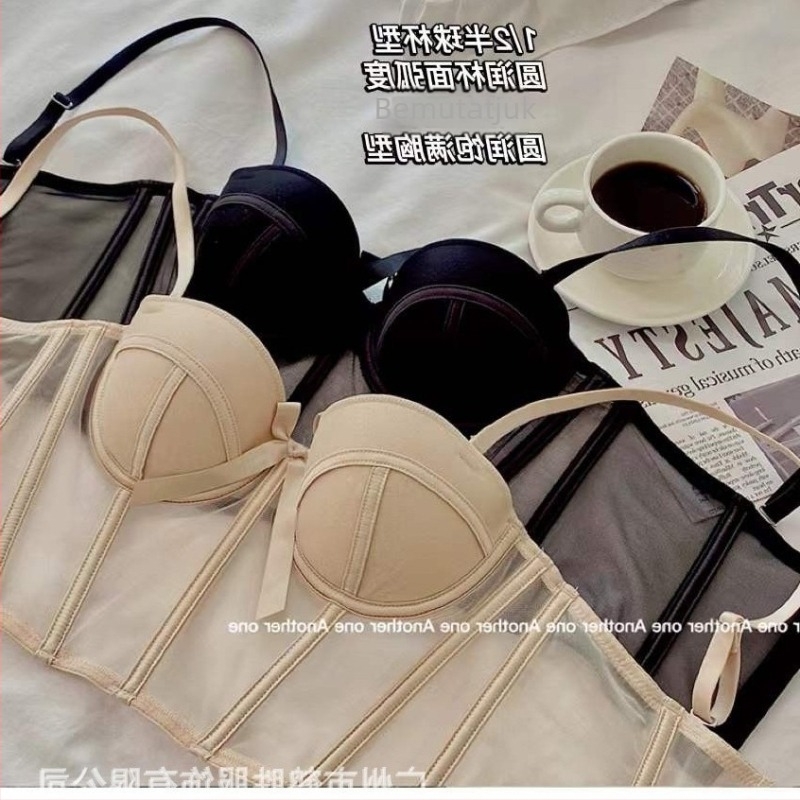 Női csipkés melltartó francia stílusban, nylon anyag, bélés Nylon/nylon, vékony formázott kosár, levehető dupla vállpántok, 80-90% nylon tartalom, légáteresztő, push-up, összefogó