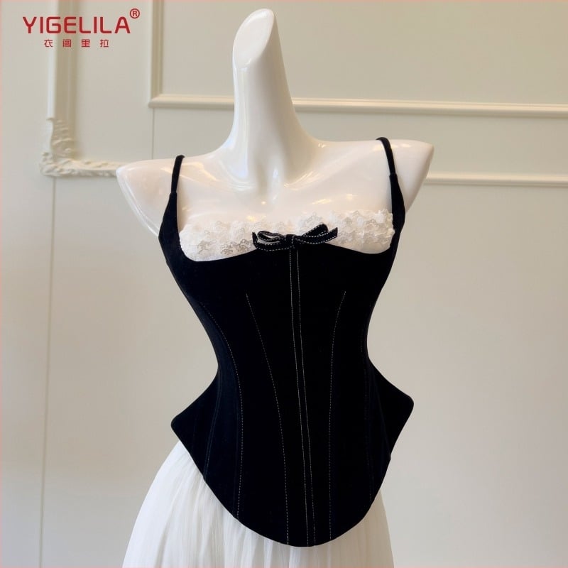 Velúr csipkével díszített camisole, levehető vállpántok, karcsúsított fazon, hossz 50-65 cm