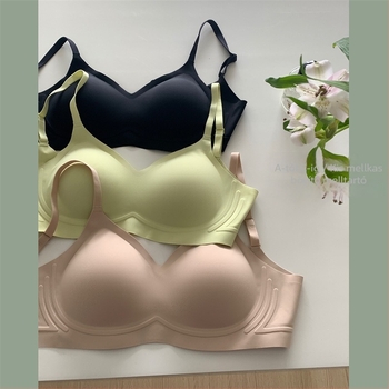 Push-Up melltartó varrat nélküli, 3/4 kosárral, vastag mold kosár, nylon főanyag 50–70%, bélés spandex 30–50%, rögzített dupla vállpántok
