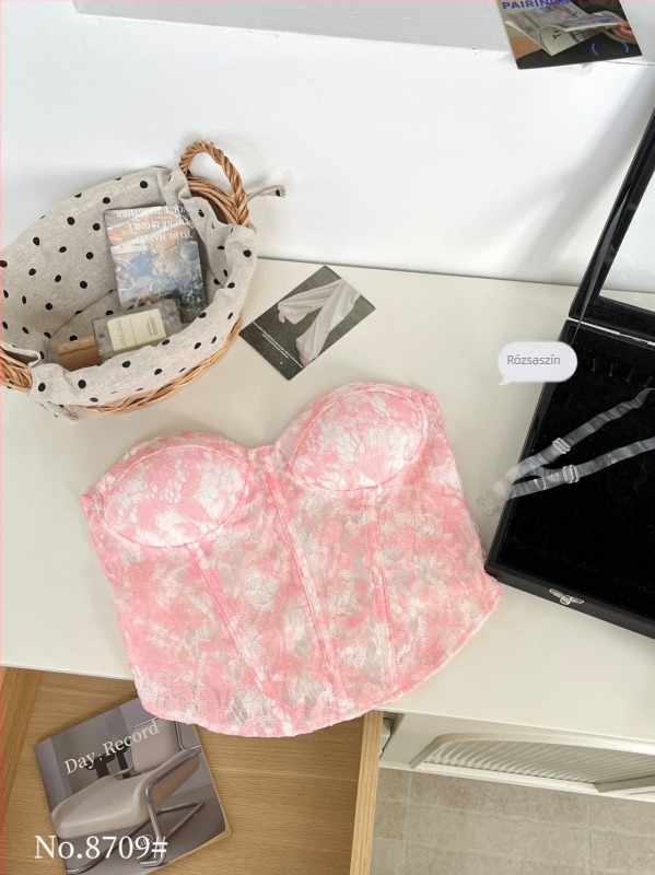 Kamisol felső levehető vállpántokkal, karcsú szabás, ultrakrát hossz, grafikus mintázat, poliészter-nylon-spandex keverék, 2025 tavasz, corset-ihletésű bordázott dizájn