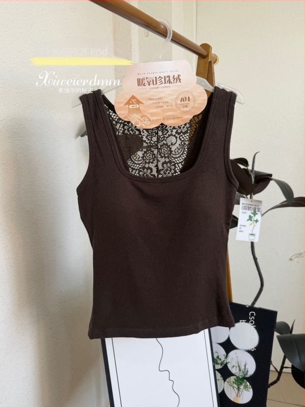 Csipkés hátú top U-nyakú kivágással, nejlon anyagból, beépített kosár, 3D mintázat, közepes vastagság